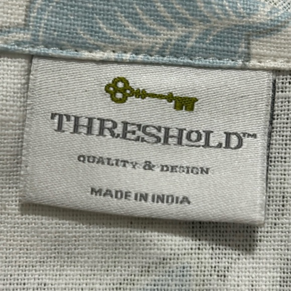 Threshold Cotton Napkins. NWOT. 20x20” - Picture 5 of 6